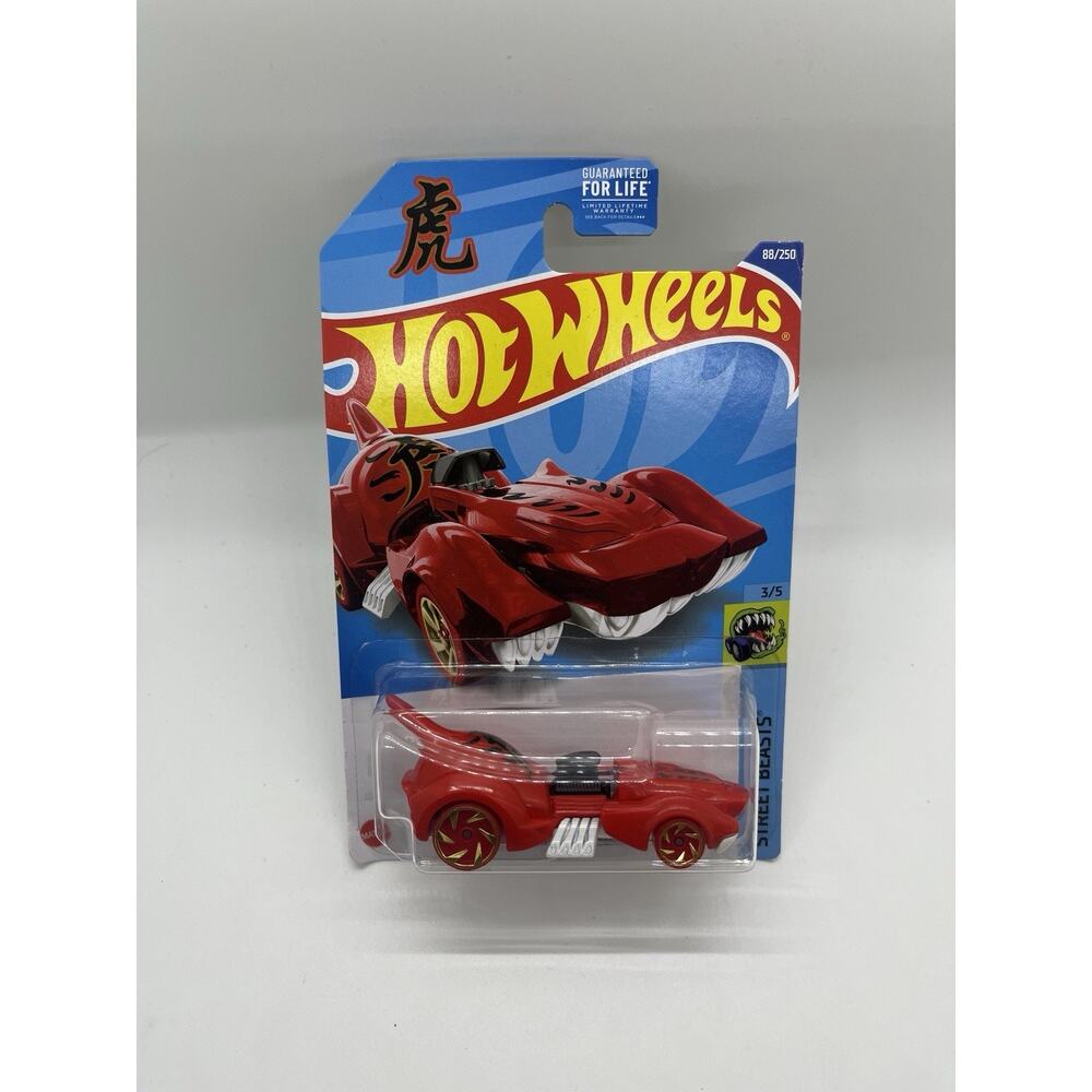 Hot Wheels Street Beasts 3/5 Purrfect Speed 1:64 Red